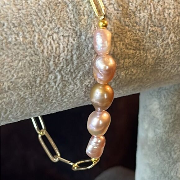 Gold & Pink Pearls Paper Clip Bracelet in Goldtone - Picture 2 of 5